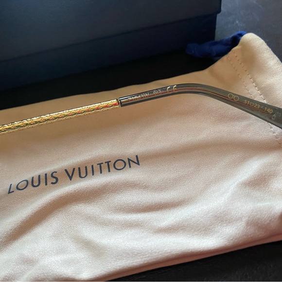 100% AUTHENTIC Louis Vuitton Sunglasses**** NEW WITH FELT**** - Picture 2 of 3